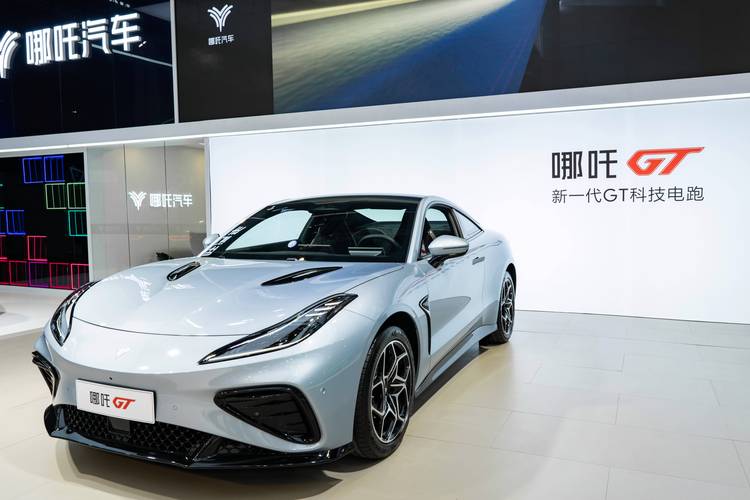 深圳187哪吒汽车在智能汽车领域的表现，领途汽车在新能源汽车市场中的影响力